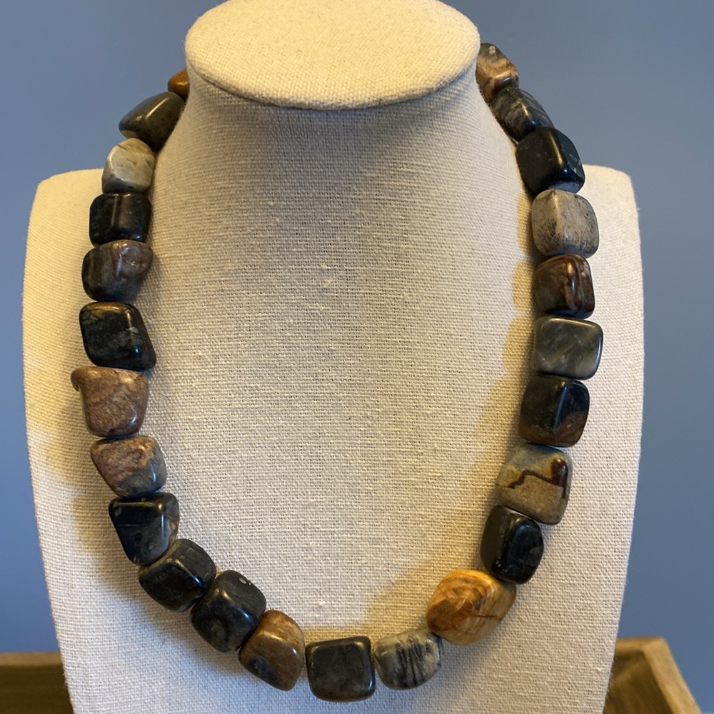 Natural Polished Stone Bead Necklace (a)